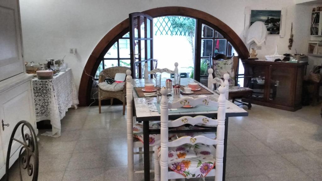 Posedenie v ubytovaní B&B La Bouganville di Serena