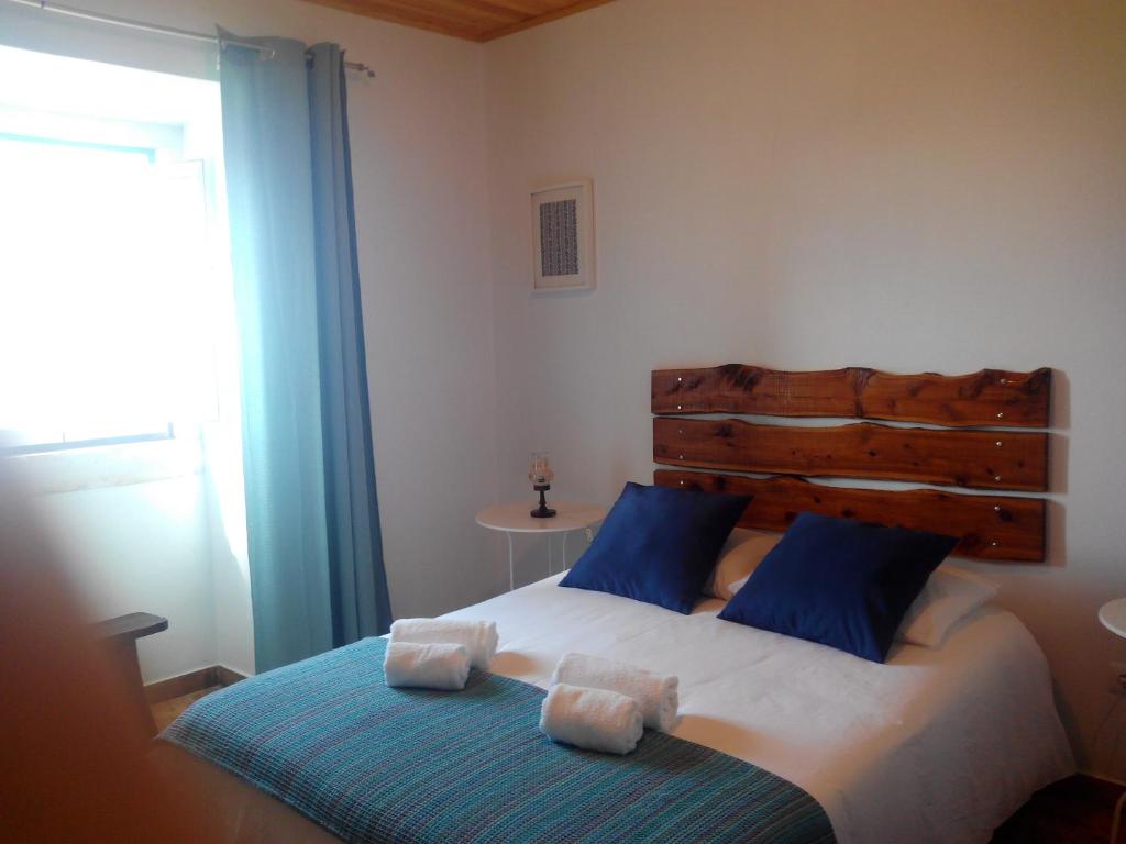 Postel nebo postele na pokoji v ubytování Casa Do Avô In Montejunto