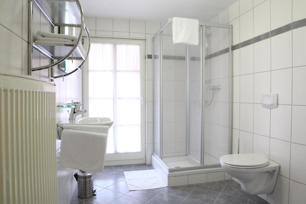 Koupelna v ubytování Hotel Garni Goldene Traube