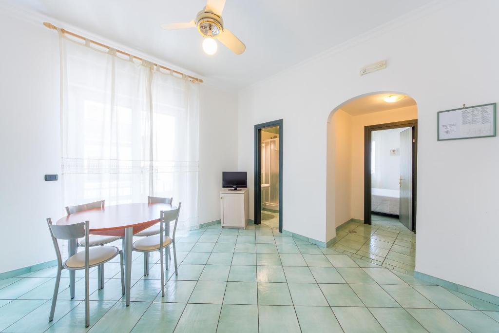 a dining room with a table and chairs at La Residenza Aparthotel in Maiori
