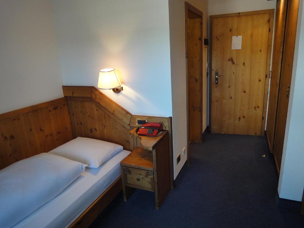 Postel nebo postele na pokoji v ubytování Hotel zum Wolf
