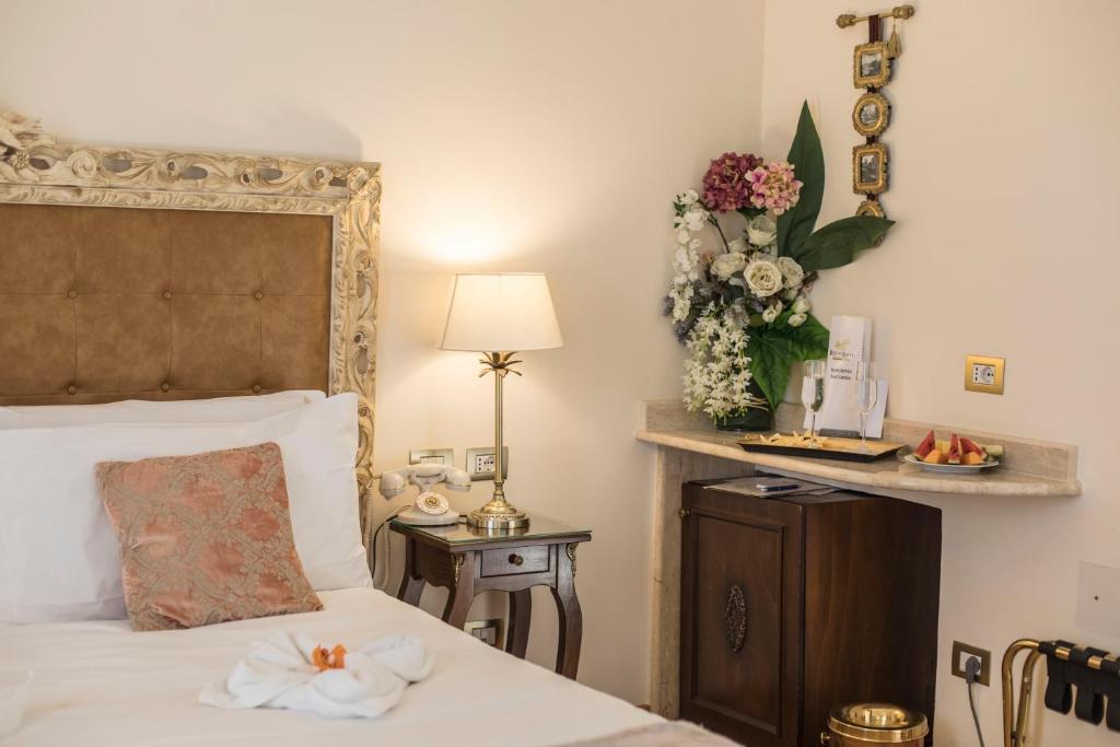 Posteľ alebo postele v izbe v ubytovaní Royal Suite Trinità Dei Monti