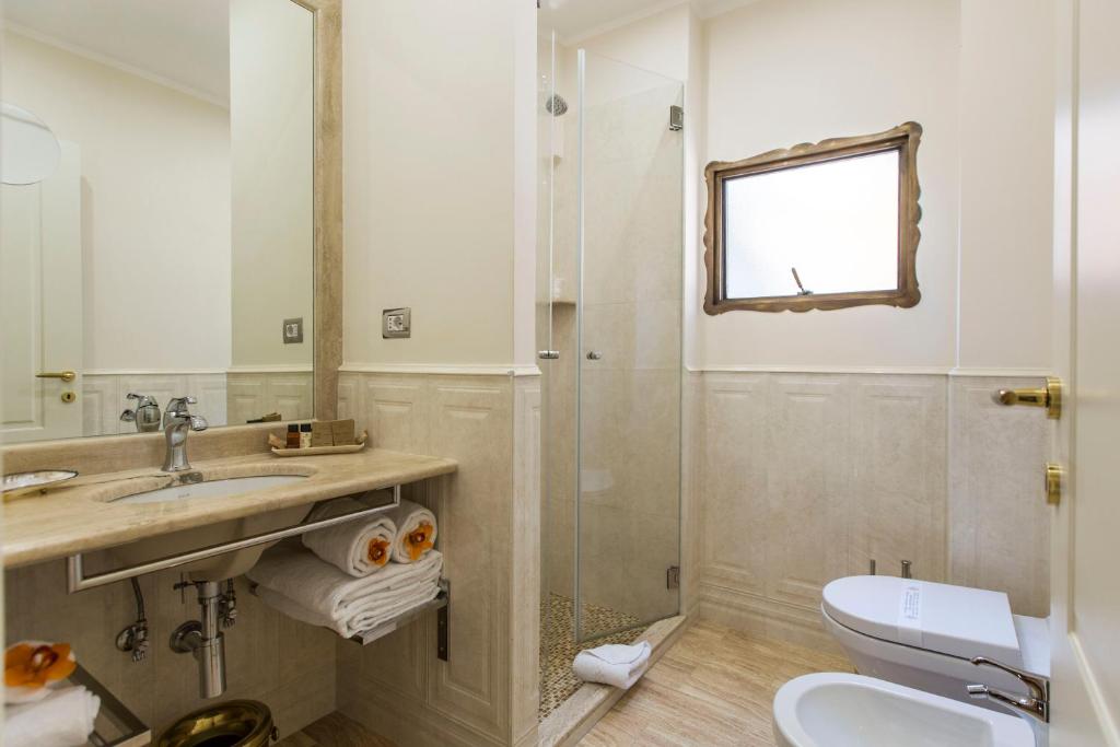 Kúpeľňa v ubytovaní Royal Suite Trinità Dei Monti