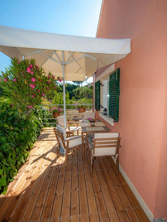 A balcony or terrace at Pieros Studios Lisipios