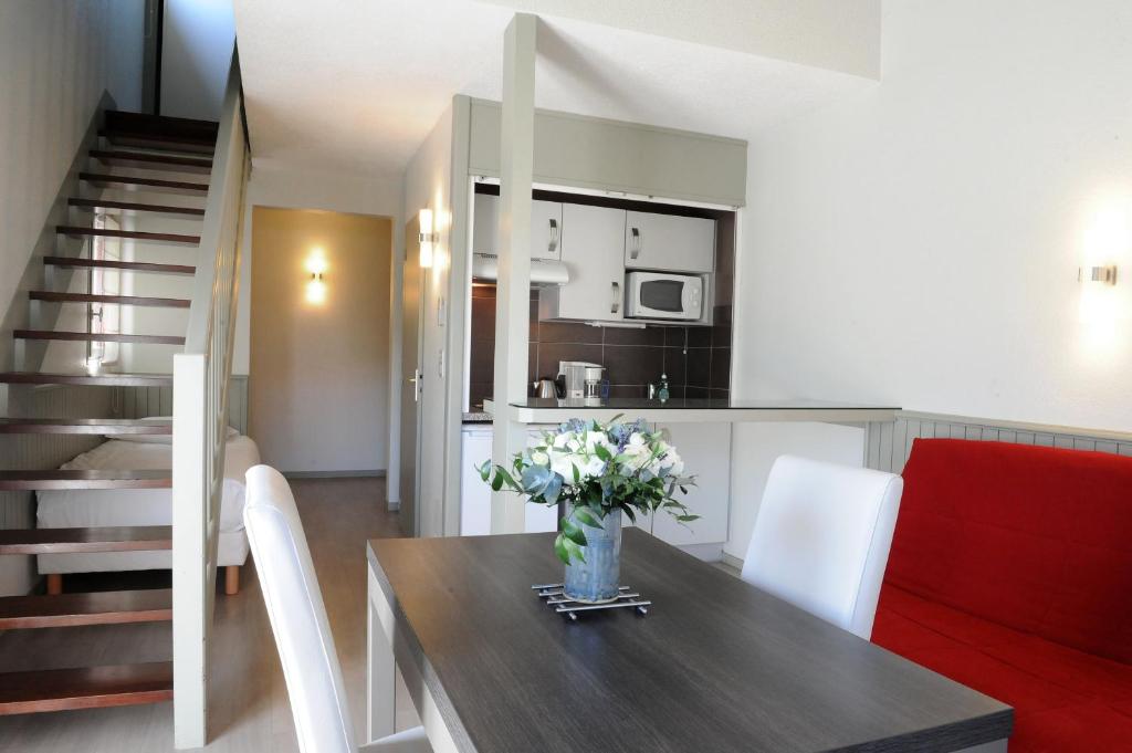 Kuchyň nebo kuchyňský kout v ubytování Hotel & Appartements Gochoki