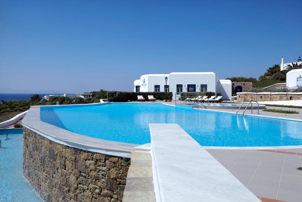Bazén v ubytování Hotel Mediterranean nebo v jeho okolí