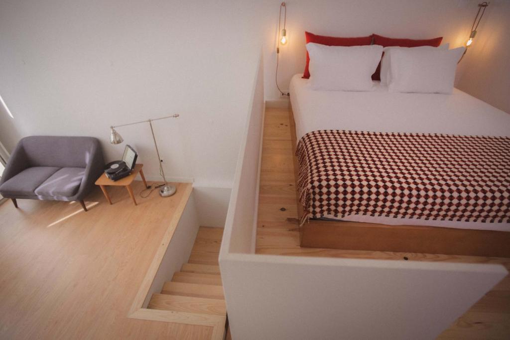 Katil atau katil-katil dalam bilik di Bonfim 234 Townhouse