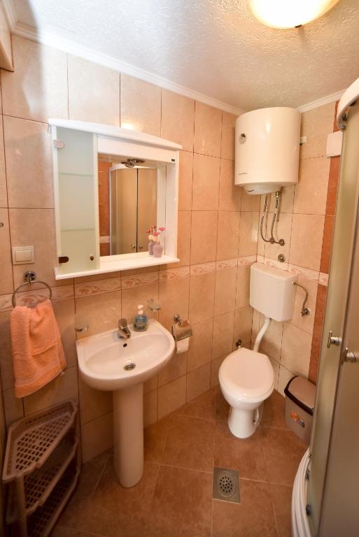 Koupelna v ubytování Apartmani Stanisic