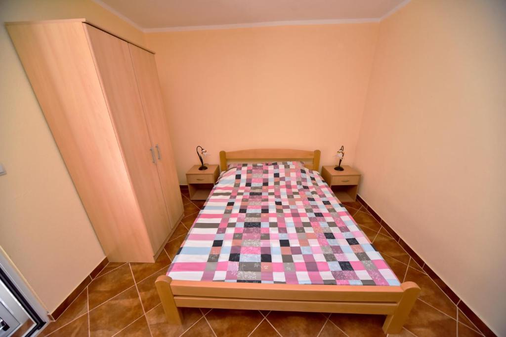 Postel nebo postele na pokoji v ubytování Apartmani Stanisic