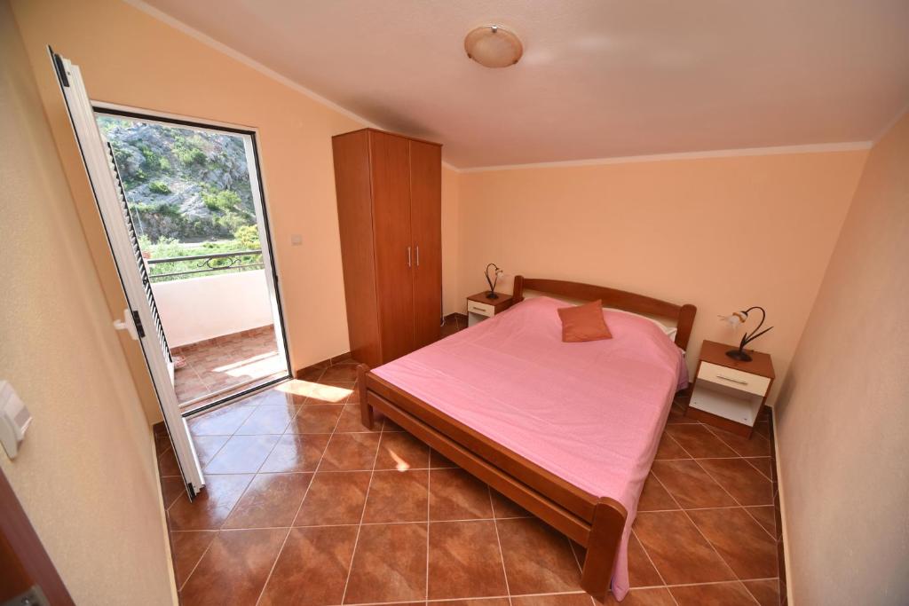 Postel nebo postele na pokoji v ubytování Apartmani Stanisic