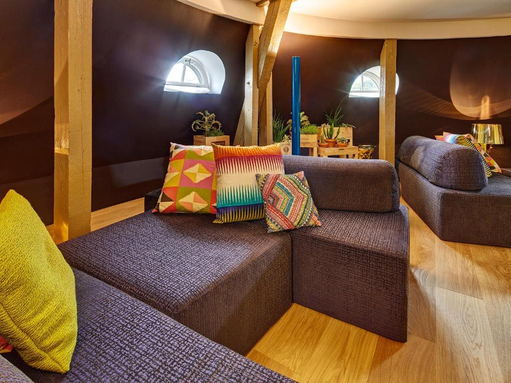 Uma área de estar em Hotel Anker Luzern