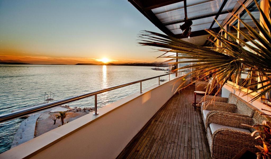 a balcony on a cruise ship at sunset at Hotel San Antonio in Podstrana