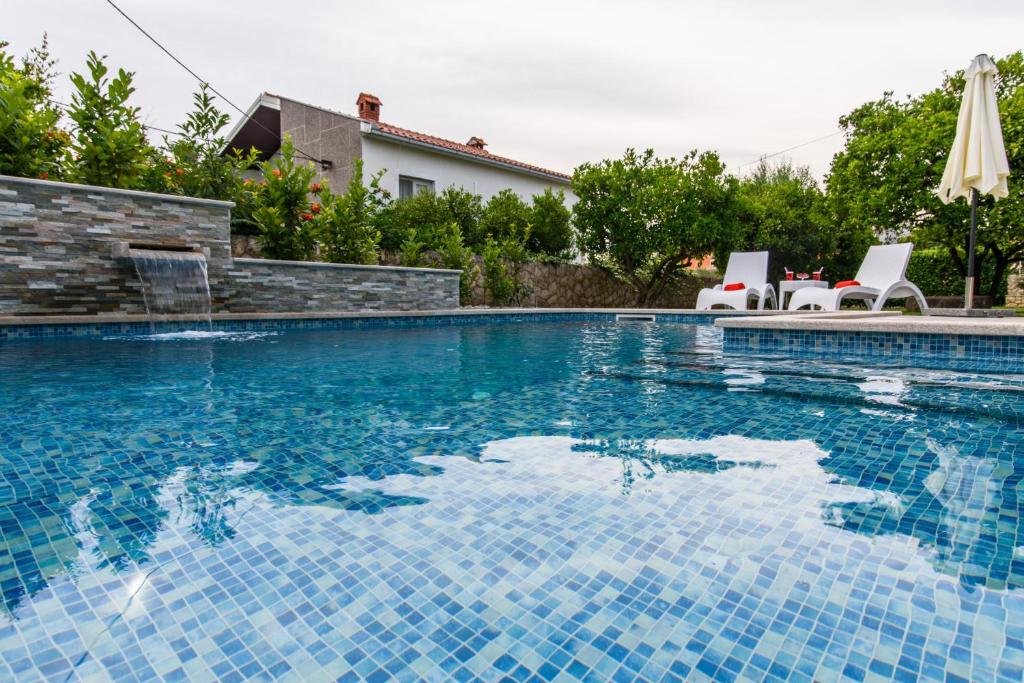 Bazén v ubytování Apartments Dubravka nebo v jeho okolí
