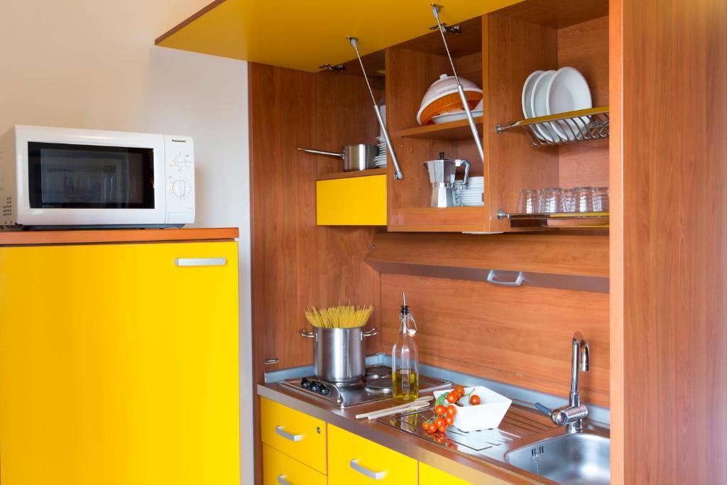 Kuchyň nebo kuchyňský kout v ubytování Hotel Sheila