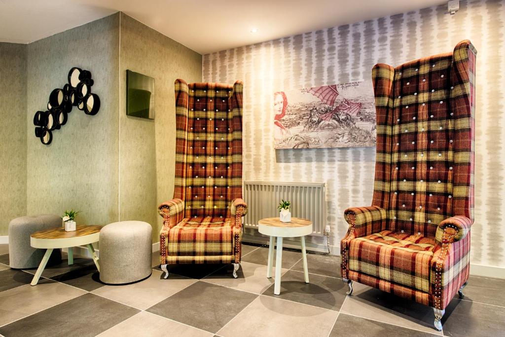 Leonardo Hotel Edinburgh Haymarketにあるシーティングエリア
