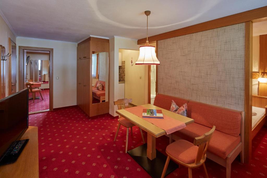 Posedenie v ubytovaní Das Apartment Rief daheim beim Wanderprofi Adults Only