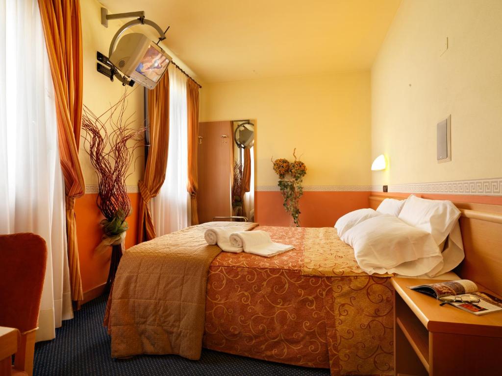 Postel nebo postele na pokoji v ubytování Hotel & Residence Roma