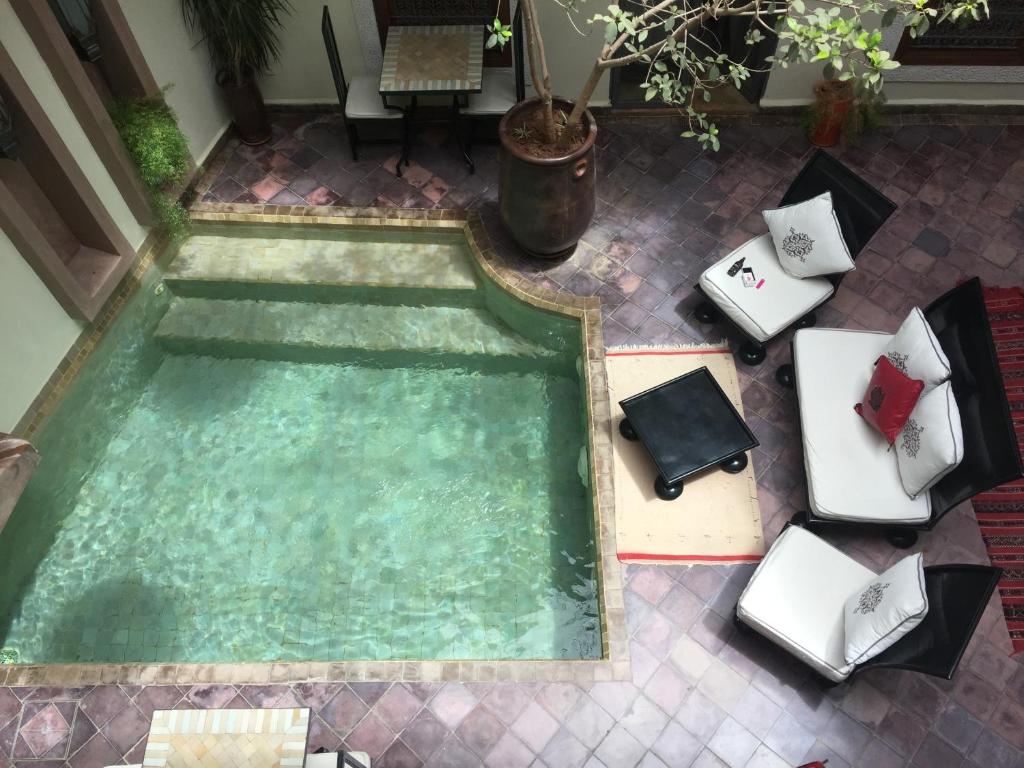 Bazén v ubytování Riad Jardin Des Rêves By La Siredrah nebo v jeho okolí