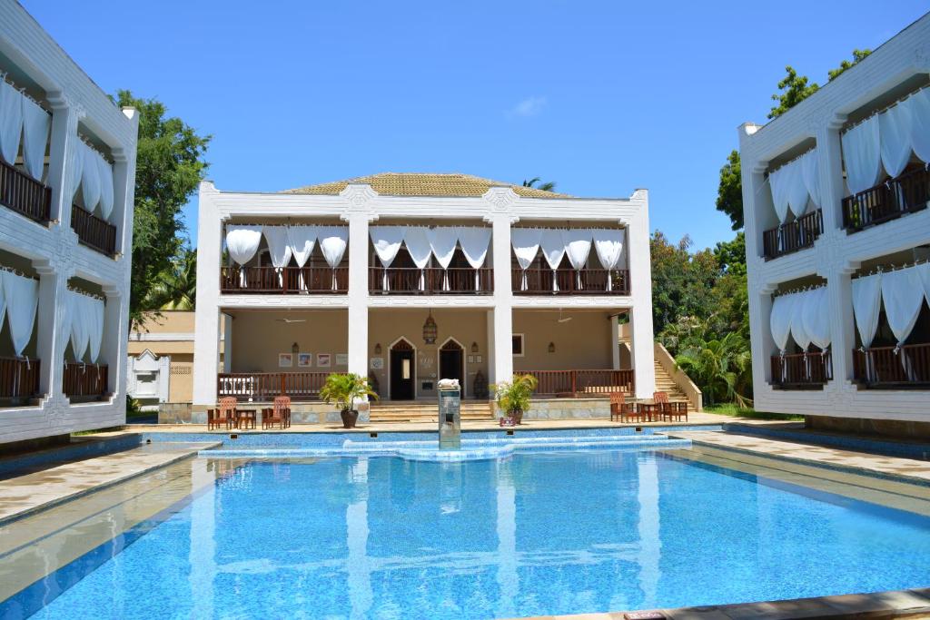 Bazén v ubytování Kilili Baharini Resort & Spa nebo v jeho okolí