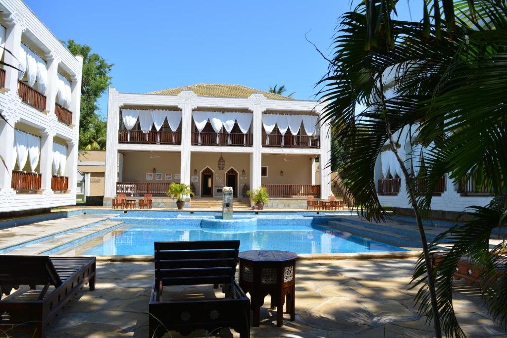 Bazén v ubytování Kilili Baharini Resort & Spa nebo v jeho okolí