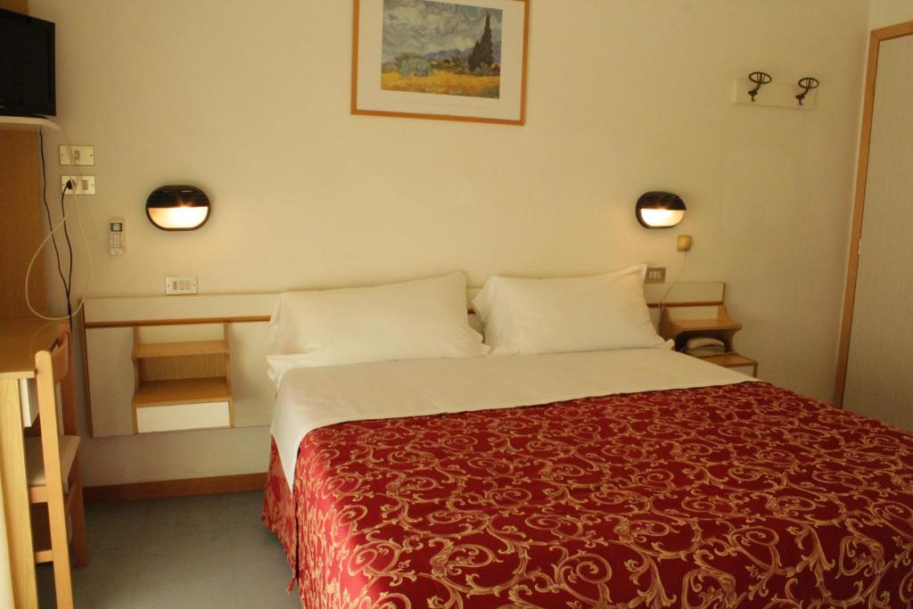 Postel nebo postele na pokoji v ubytování Hotel Clara