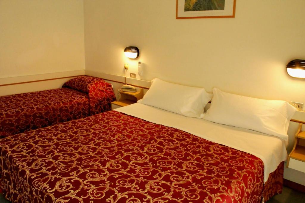 Postel nebo postele na pokoji v ubytování Hotel Clara