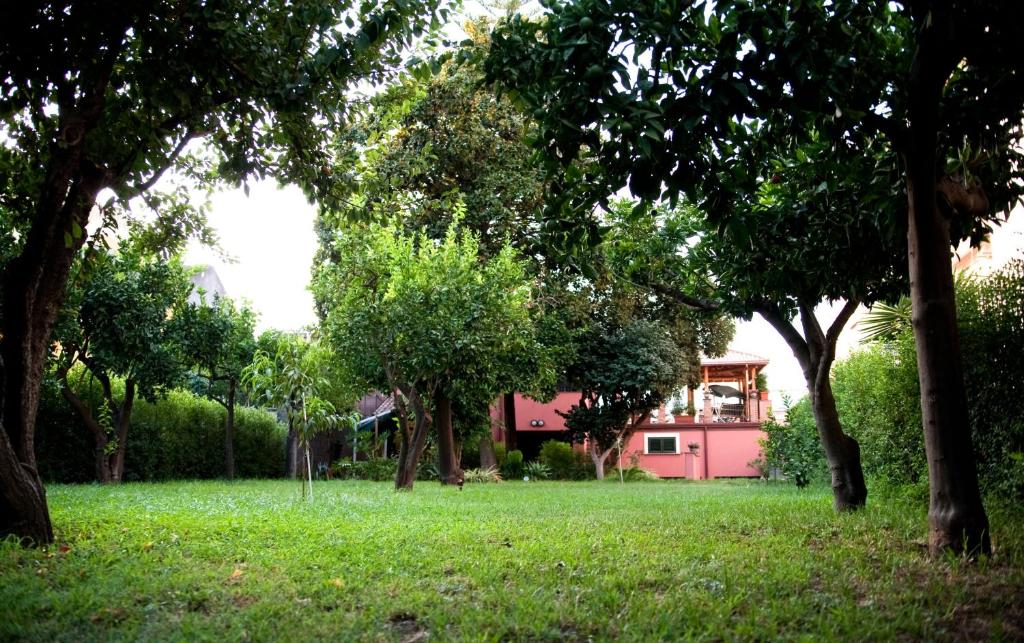 Vonkajšia záhrada v ubytovaní ALHAMBRA - Guest House di Charme