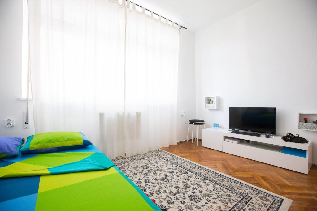 Center eazZynight 2 - 10