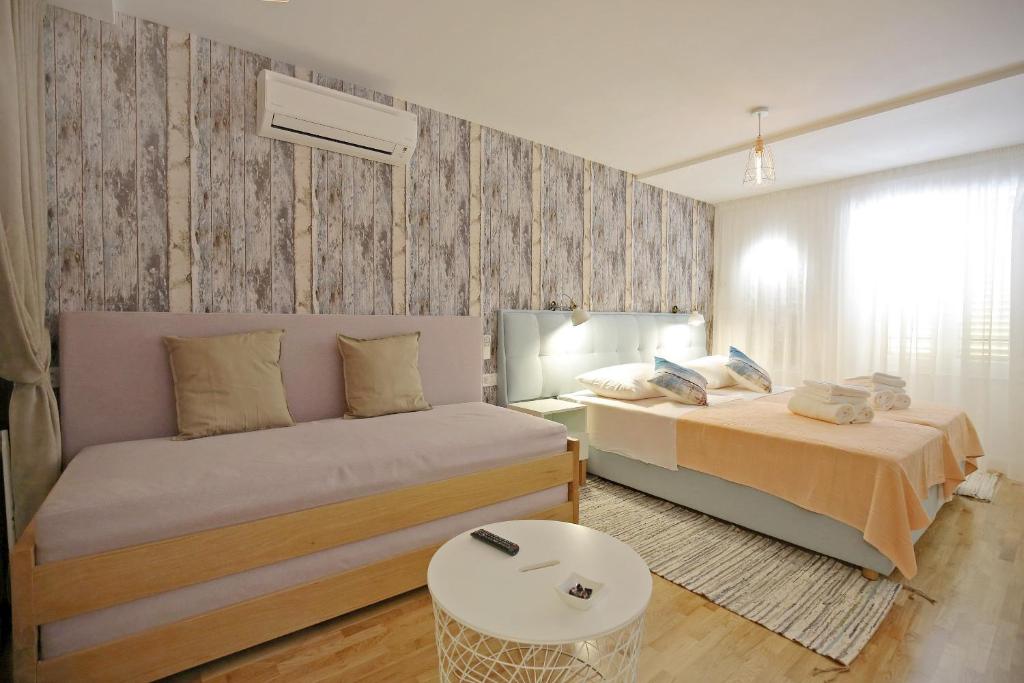 Giường trong phòng chung tại Central Apartments Integrated Hotel