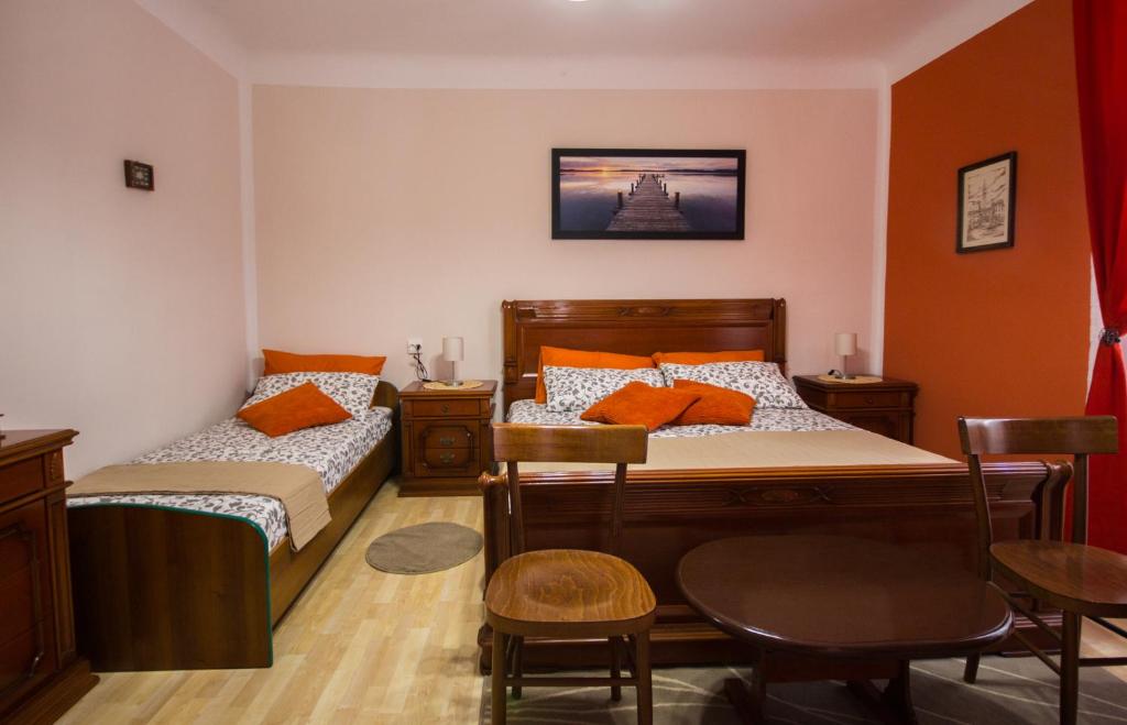 Postel nebo postele na pokoji v ubytování Phiros B&B