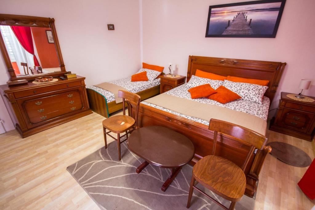 Postel nebo postele na pokoji v ubytování Phiros B&B