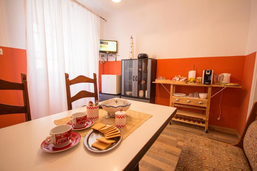 Kuchyň nebo kuchyňský kout v ubytování Phiros B&B