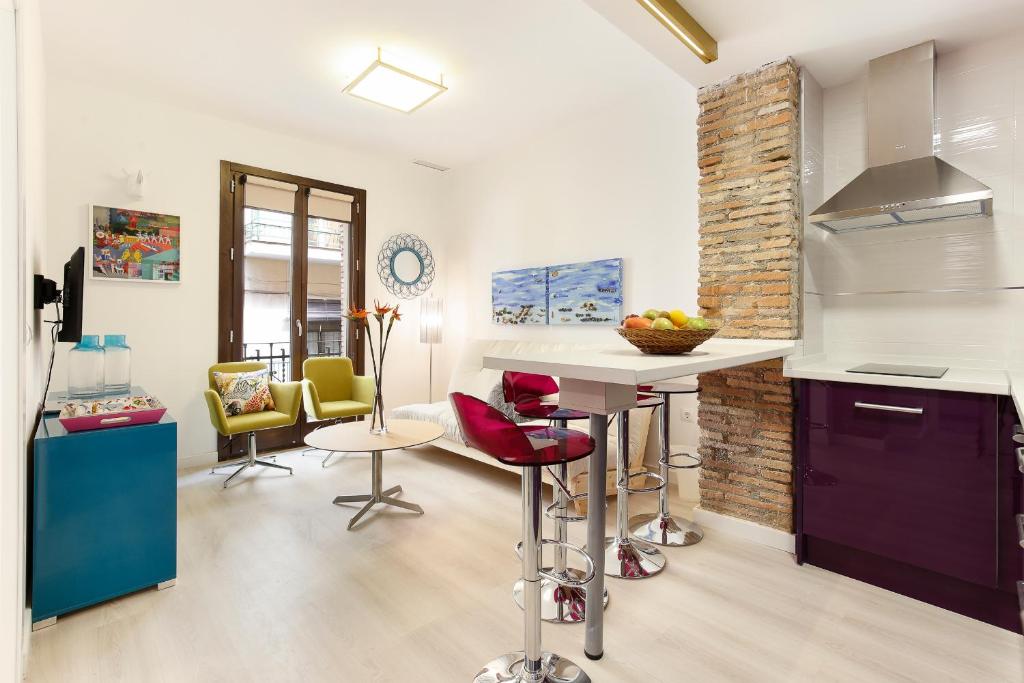 HI ROOM - Smart Apartments - AC - One-Bedroom Apartment