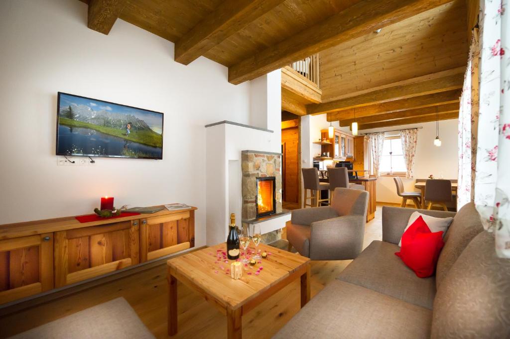 A seating area at Lehenriedl Chalet
