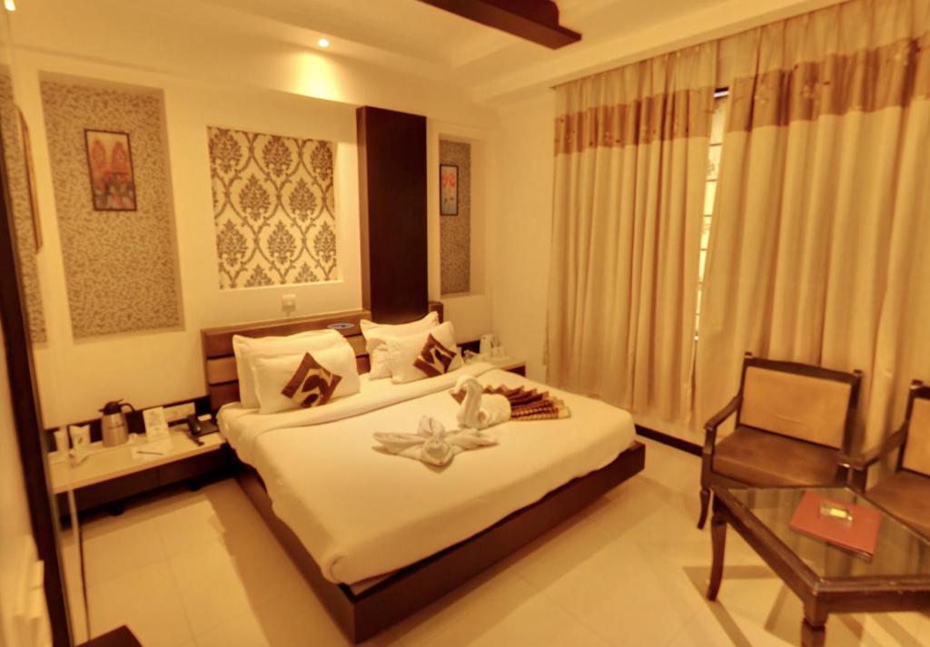 Łóżko lub łóżka w pokoju w obiekcie Hotel Royale Ambience