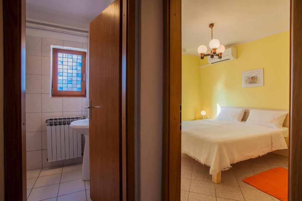Postel nebo postele na pokoji v ubytování Rooms Ester