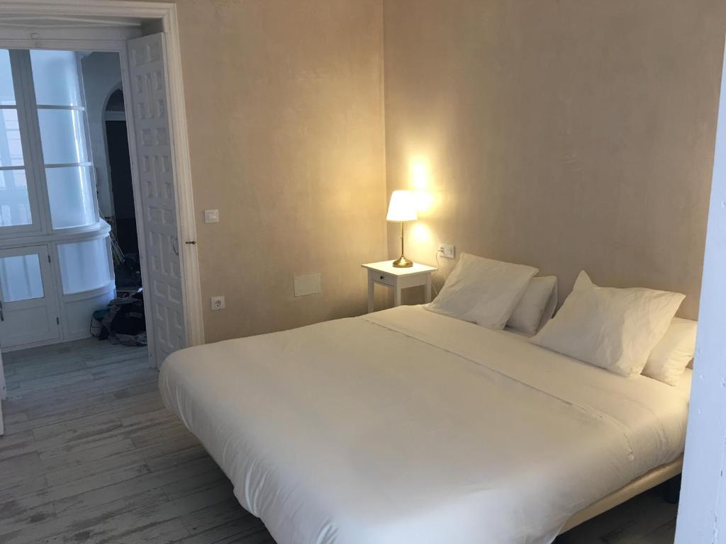 Posteľ alebo postele v izbe v ubytovaní Casa Bugambilla Cadiz