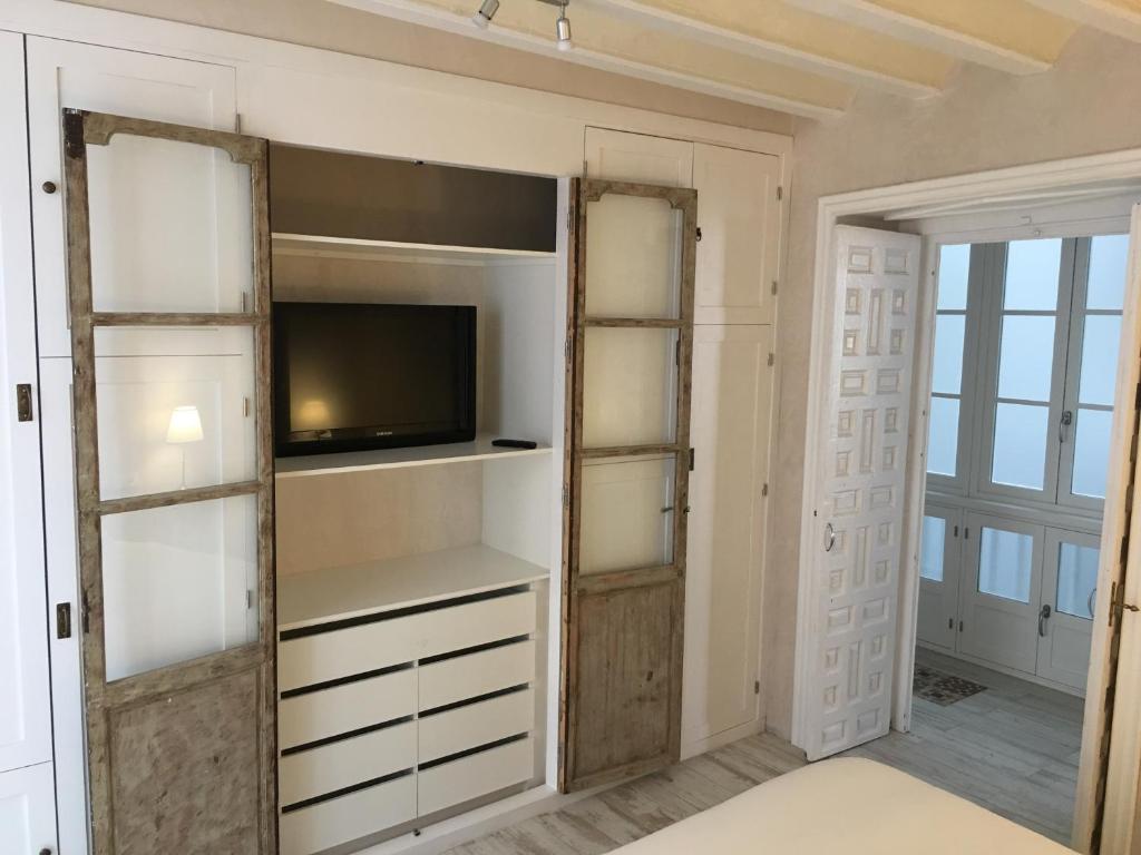 Televízia a/alebo spoločenská miestnosť v ubytovaní Casa Bugambilla Cadiz
