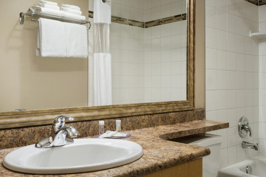 Days Inn by Wyndham Victoria Uptown - Resim 39