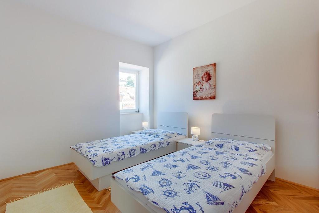 Posteľ alebo postele v izbe v ubytovaní Apartments Bellus Mare