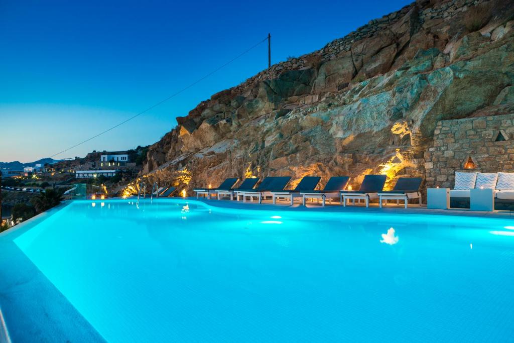 Bazén v ubytování Mykonos Beach Hotel nebo v jeho okolí