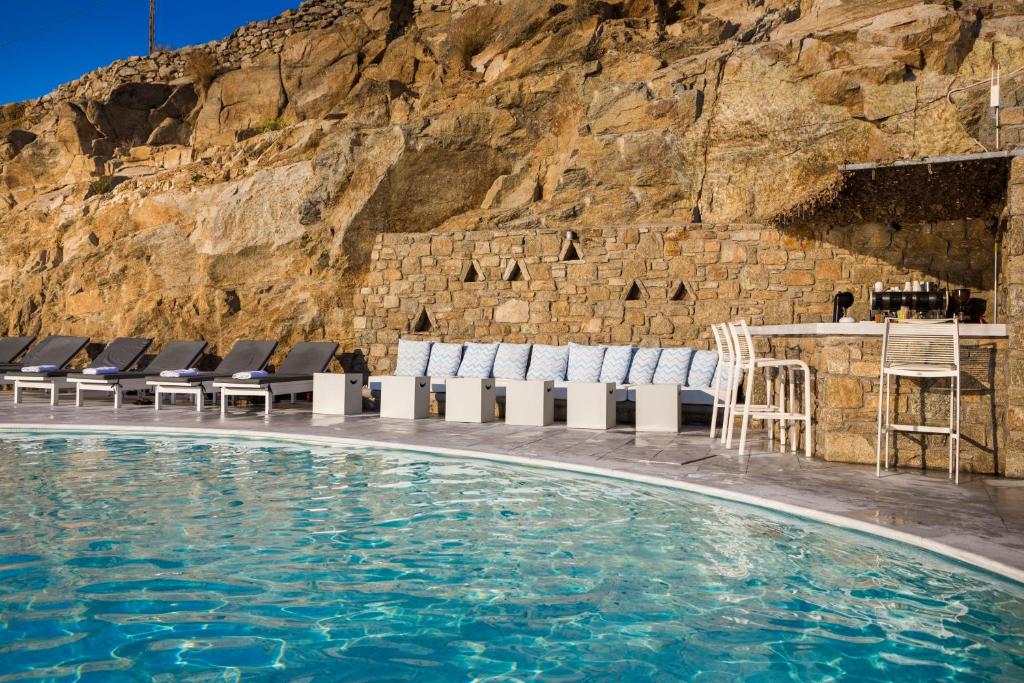 Bazén v ubytování Mykonos Beach Hotel nebo v jeho okolí