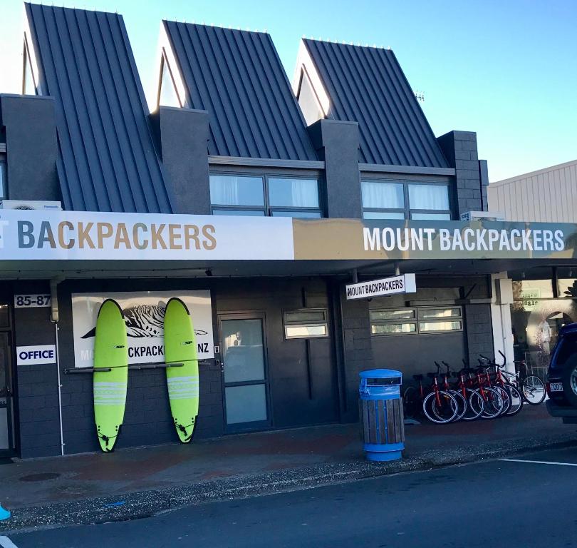 a store with surfboards in front of a building at Mount Backpackers in Mount Maunganui