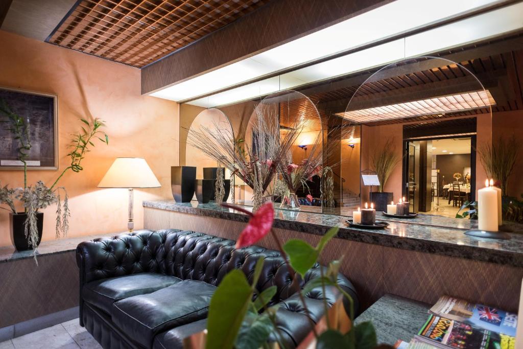 A seating area at Hotel Gialletti