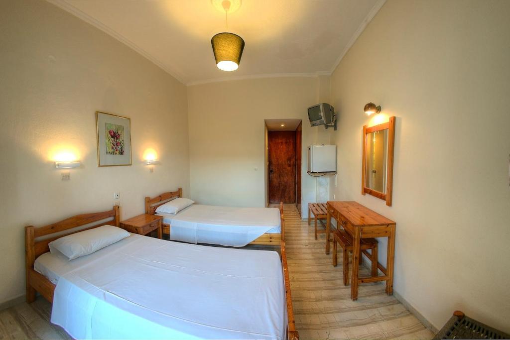 Cama o camas de una habitación en Hotel Benitses Arches