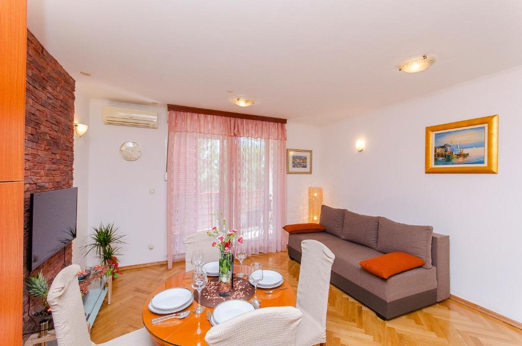 Apartment Lucija by the beach
