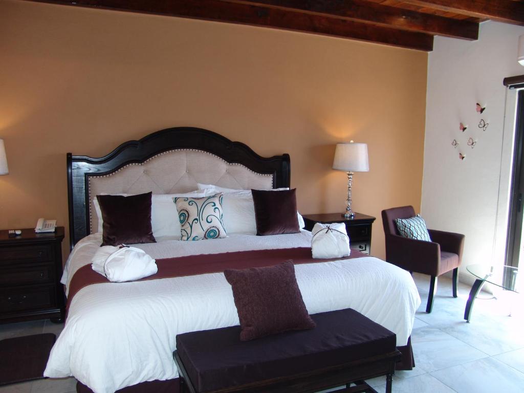 Postel nebo postele na pokoji v ubytování Hotel Casa Don Quijote