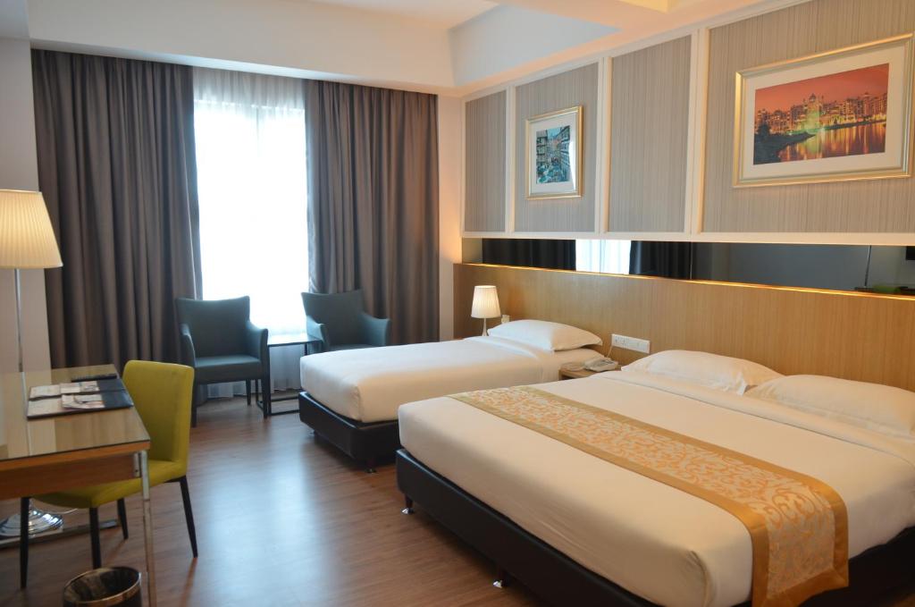 Hotel Transit Kuala Lumpur - Deluxe Triple Room (KL 118 View)