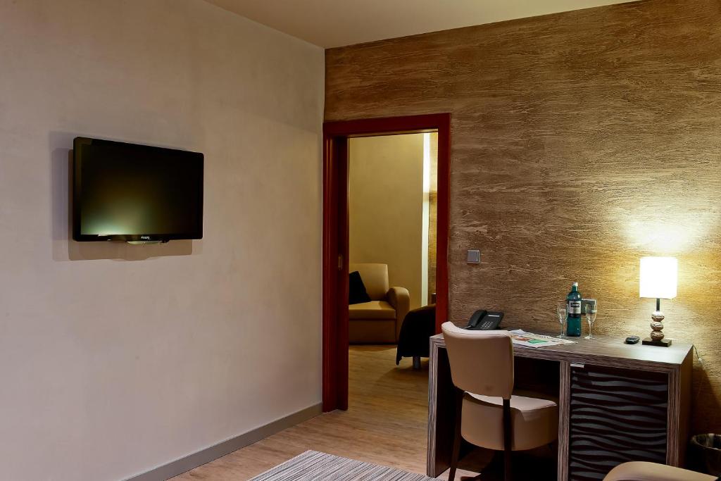 TV a/nebo společenská místnost v ubytování Artim Hotel