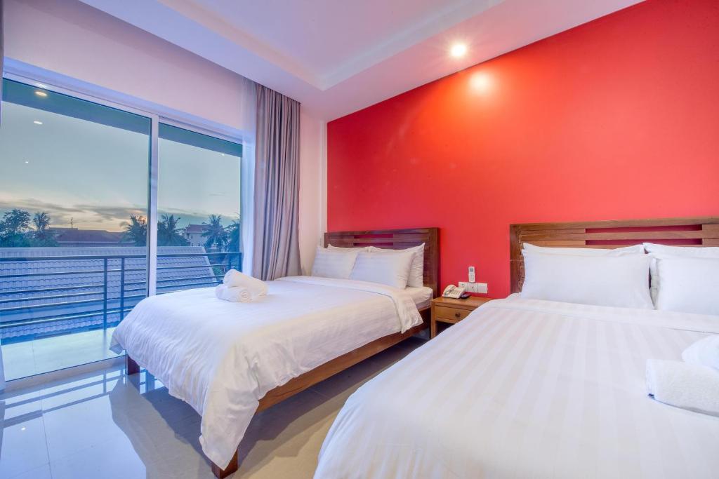 Postel nebo postele na pokoji v ubytování Golden Citadel Hotel Siem Reap